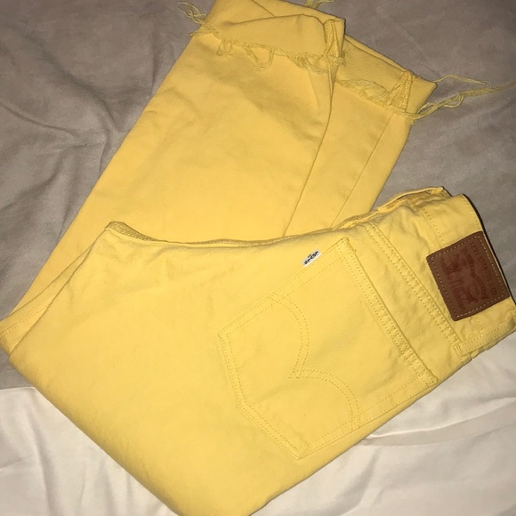 Levi's Pants - LEVI yellow cropped jeans